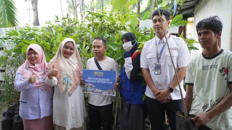 PGN dan FEB Unri Tanam 100 Pohon Lindung, Tabebuya Diproyeksikan Mekar pada 2028