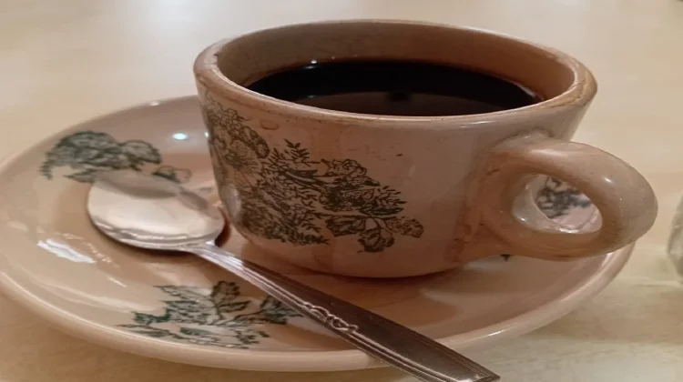 Waktu Terbaik Minum Kopi agar Tetap Fokus saat Bekerja Malam
