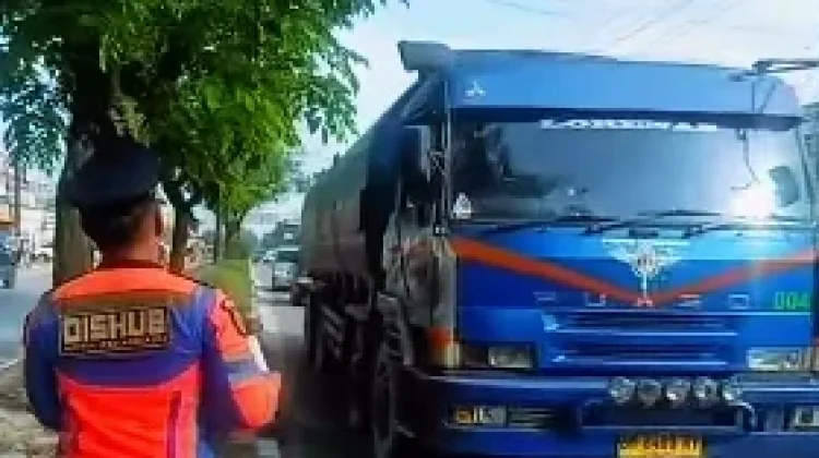 Jalan Kota Rusak, Dishub Pekanbaru Babat Habis Angkutan Barang Nakal