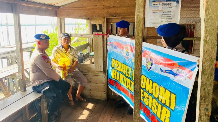 Sat Polairud Polres Meranti Salurkan Sembako lewat Program JALUR.