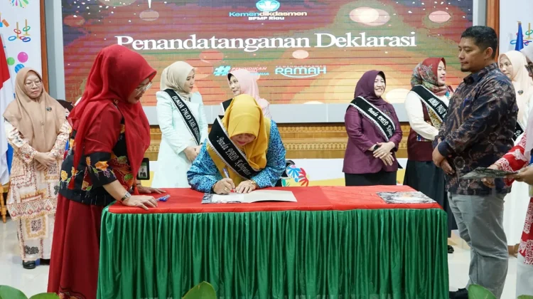 Bunda PAUD Meranti Ismiatun Dukung Wajib Belajar 13 Tahun.