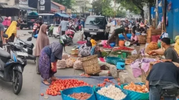 Bikin Macet Jalan Ahmad Yani, Pedagang Pasar Tumpah Akan di Tertibkan