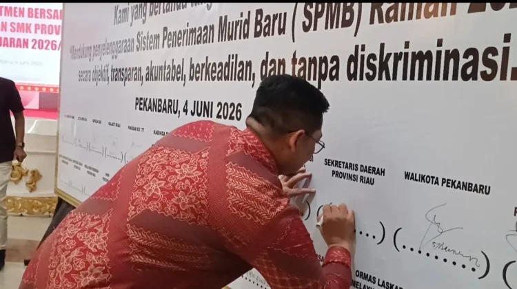 Penandatanganan Komitmen Bersama Ciptakan SPMB SMA/SMK yang Transparan
