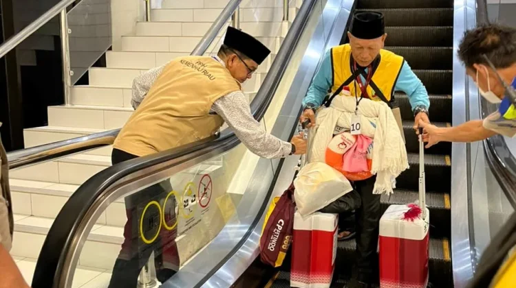 Jemaah Haji Kloter BTH 03 Asal Riau Tiba dengan Selamat di Tanah Air