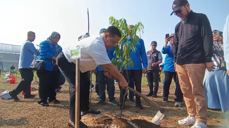Hari Lingkungan Hidup Sedunia 2026, Pemprov Riau Tanam Pohon dan Bersih-bersih