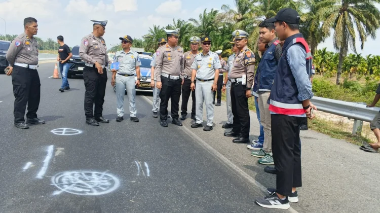 Jasa Raharja Bersama Satlantas Polres Siak Lakukan Penanganan Korban Meninggal
