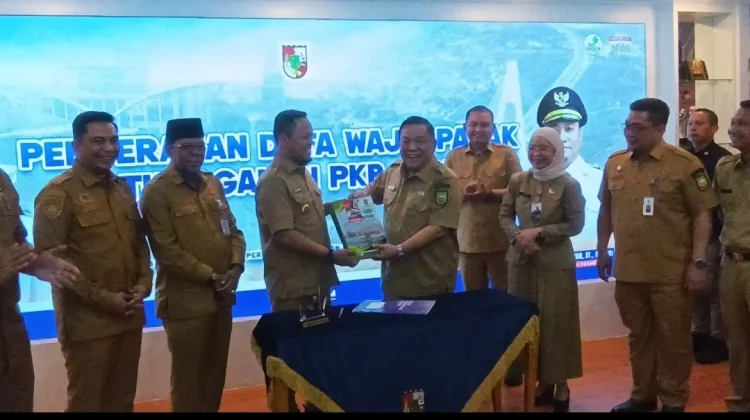 Kejar PAD, Pemprov Riau Serahkan Data Wajib Pajak Tunggak PKB ke Pemko Pekanbaru