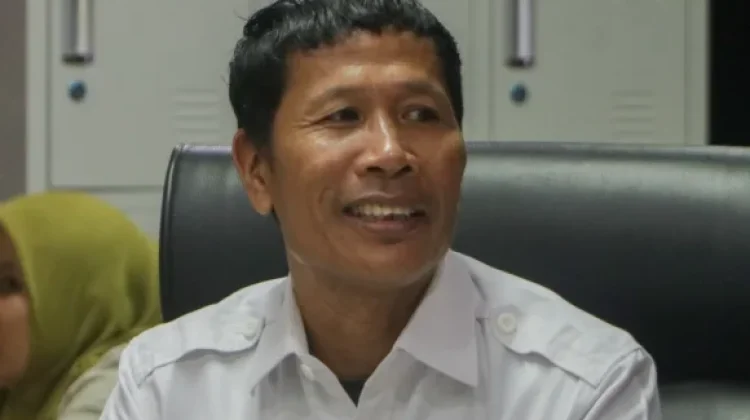 DPRD Riau Desak Pengembalian Uang Seragam Beres Pekan Ini