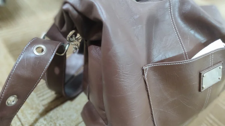 Tips Mudah Merawat Tas Kulit Sintetis agar Tetap Awet