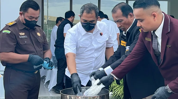Polda Riau Musnahkan Narkotika Sabu - Etomidate Senilai Rp8 Miliar