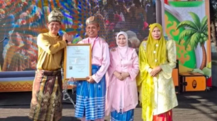 Kemenkum Riau Hadiri Penyerahan Sertifikat KIK Tapai Pulut Katuk, Milad ke-61 Inhil