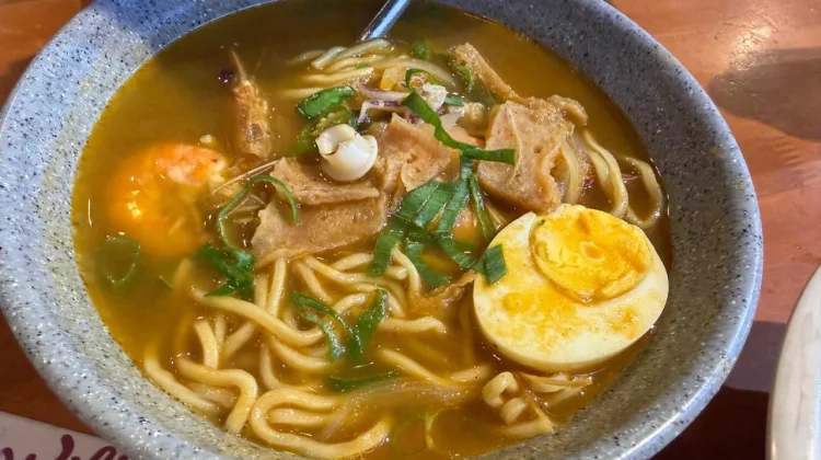 Mie Tomyam Hangat Sebagai Pengganti Karbohidrat