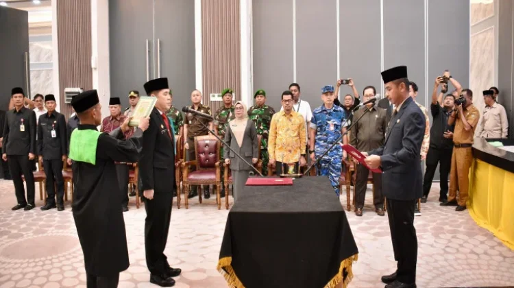 Bupati Kampar Ahmad Yuzar Lantik Sekretaris Daerah Ardi Mardiansyah