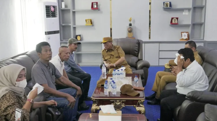 Massa Aksi Datangi Kantor Bupati, Bistamam Langsung Buka Ruang Dialog