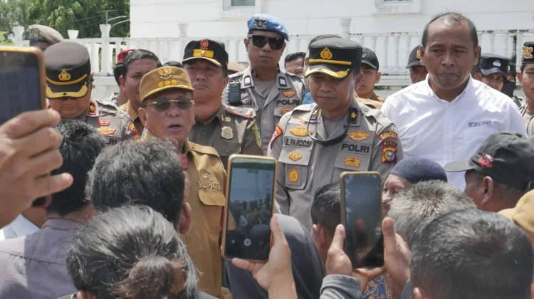 Massa Aksi Datangi Kantor Bupati, Bistamam Langsung Buka Ruang Dialog
