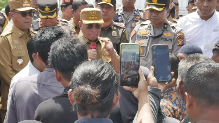 Massa Aksi Datangi Kantor Bupati, Bistamam Langsung Buka Ruang Dialog