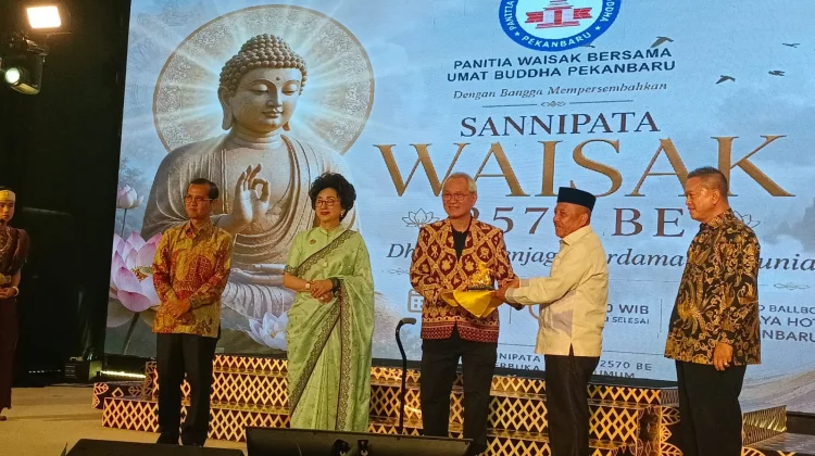 Sannipata Waisak Bersama 2570 di Pekanbaru Berlangsung Khidmat dan Penuh Makna