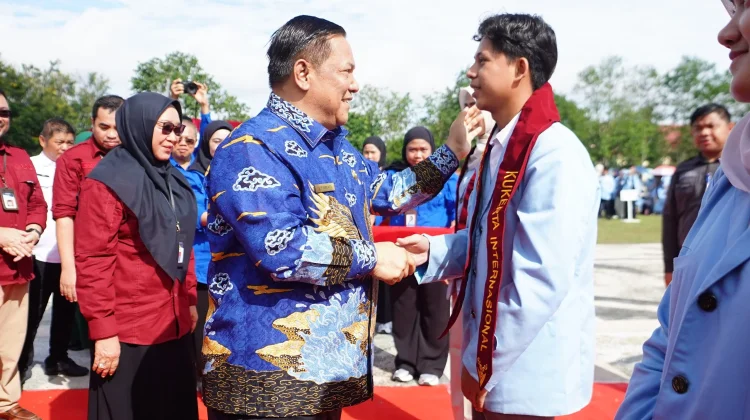 Plt Gubri Titip Empat Misi Pembangunan kepada 4.037 Mahasiswa Kukerta Unri