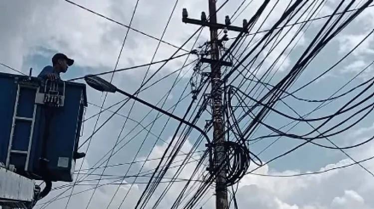 Pemko Pekanbaru Lanjutkan Penertiban Kabel Fiber Optik