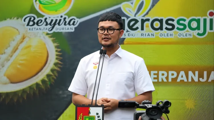 Ketan Talam Durian Sepanjang 1 Kilometer Antar Pekanbaru Raih Rekor MURI Dunia