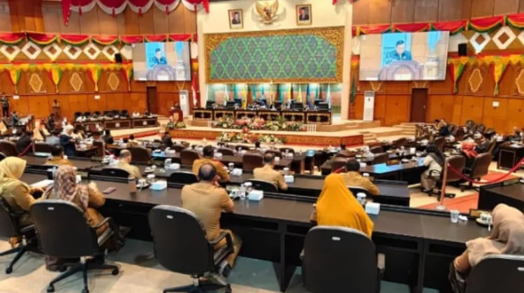 Kemenkum Riau Hadiri Rapat Paripurna DPRD Provinsi Riau Bahas Tiga Ranperda