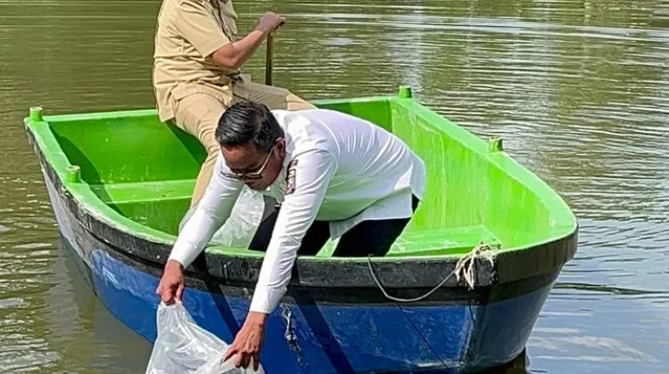 Perkuat Sektor Perikanan, Bupati Zukri Restocking 30 Ribu Bibit Ikan Patin