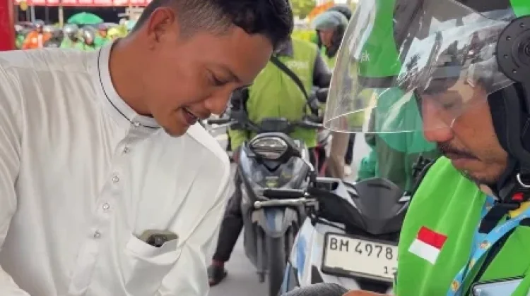 Anggota Fraksi Demokrat DPRD Pekanbaru Gelar Aksi Sosial BBM Gratis untuk Ojol