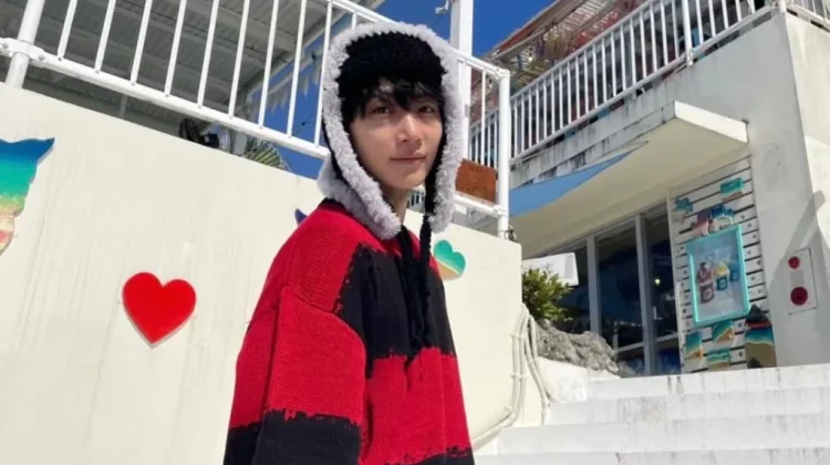 Yoon Jeonghan SEVENTEEN Resmi Selesaikan Wajib Militer, Fans Sambut dengan Haru
