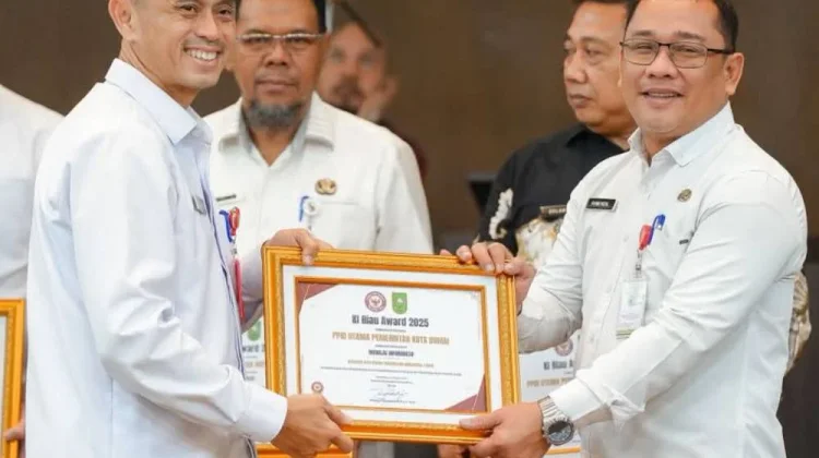 Pemko Dumai Raih Penghargaan Keterbukaan Informasi Publik