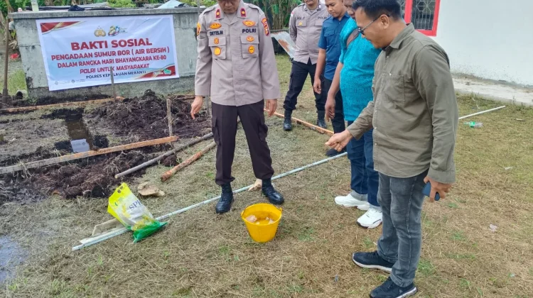 Sambut Hari Bhayangkara, Polres Meranti Hadiahi Warga Sumur Bor