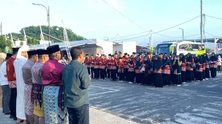 Wako Lepas Keberangkatan Kafilah Dumai menuju MTQ ke-44 di Kuansing