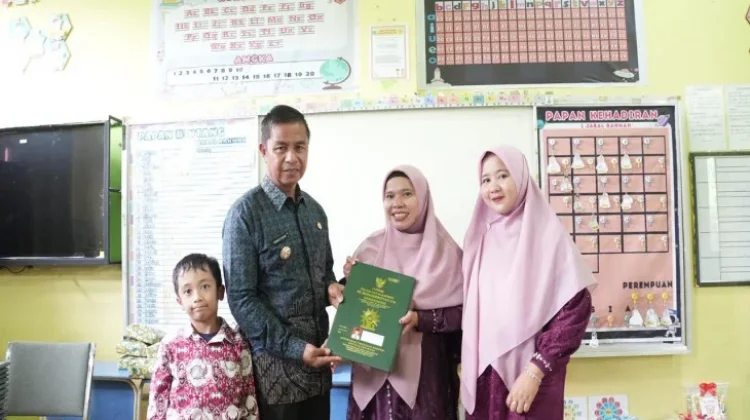 Bupati Kampar Dukung Gerakan Ayah Mengambil Rapor Anak