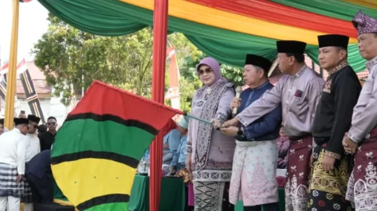 Pawai Taaruf MTQ Riau Meriahkan Kuansing
