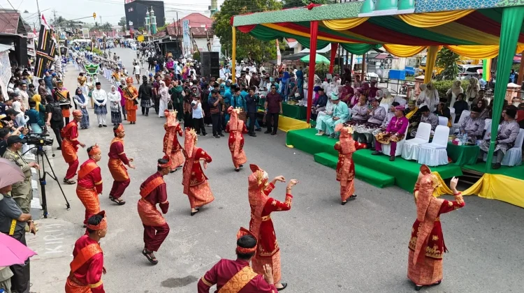 Kontingen Kabupaten Kampar Semarakkan Pawai Ta'aruf MTQ Riau