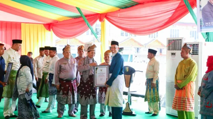 Wali Kota Dumai Terima Penghargaan dari Menteri Agama di MTQ Riau