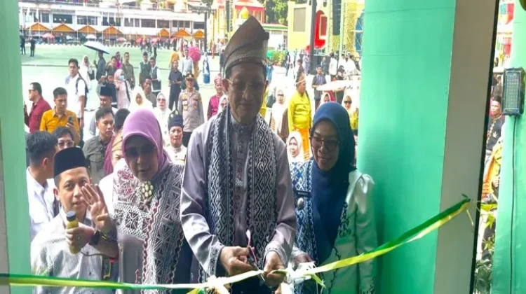 Menteri Agama RI Resmikan Stand Bazar Kampar di MTQ Riau