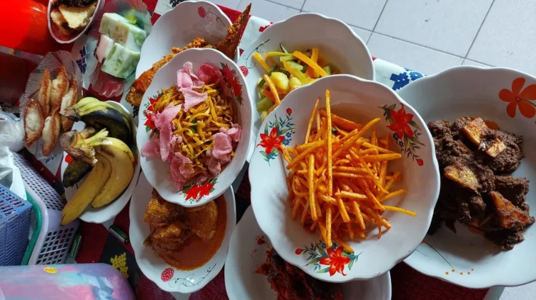 Mengenal Hidangan Khas dalam Tradisi Makan Bajamba Masyarakat Minangkabau