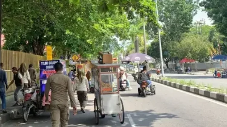 DPRD Pekanbaru Soroti Konsistensi Penertiban PKL oleh Satpol PP