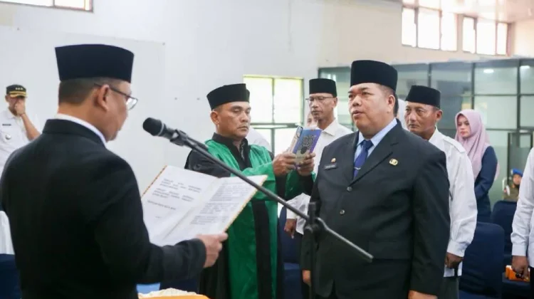 Sekda Fahmi Rizal Lantik Sepranef Syamsir sebagai Kasatpol PP Kota Dumai yang Baru