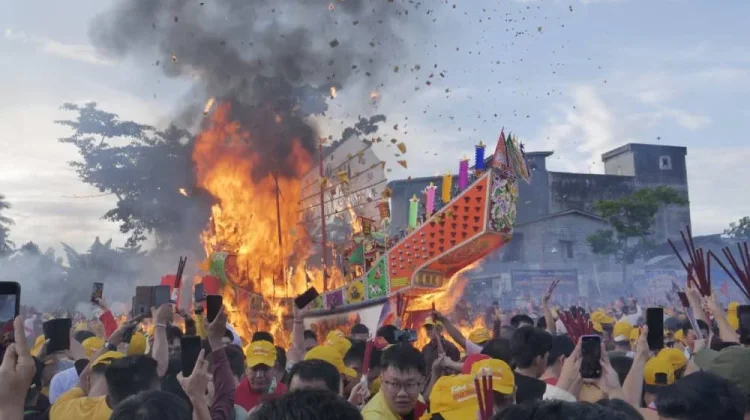 Pemko Dumai Hadiri Event Wisata Nasional Bakar Tongkang