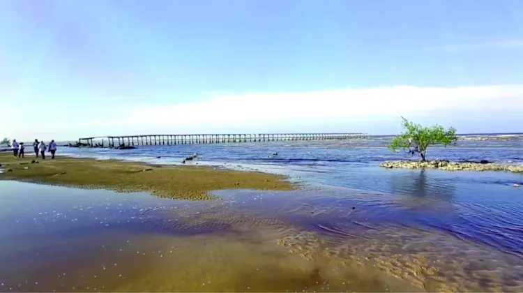 Wisata Pesisir dengan Panorama Selat Malaka yang Memikat