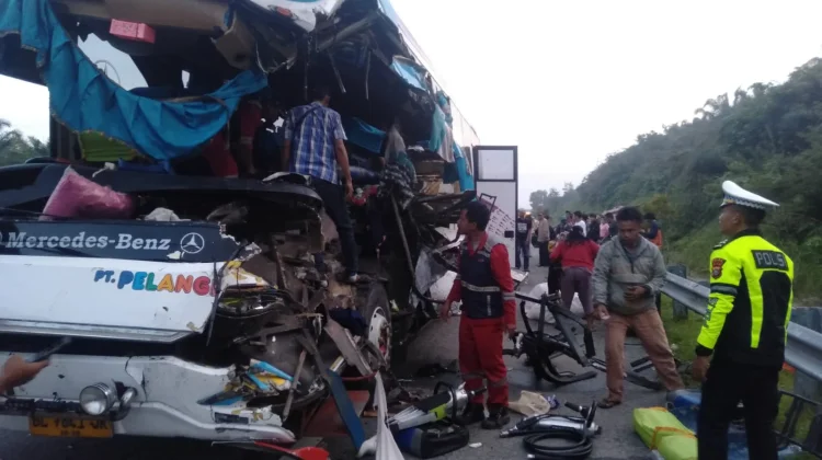 Kecelakaan Bus Pelangi di Tol Pekanbaru-Dumai, Dua Orang Meninggal Dunia