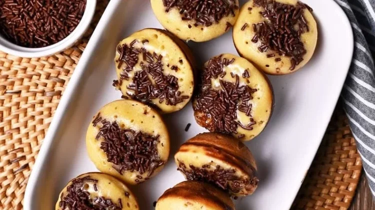 Cara Membuat Kue Cubit yang Lembut, Manis, dan Berpori Sempurna