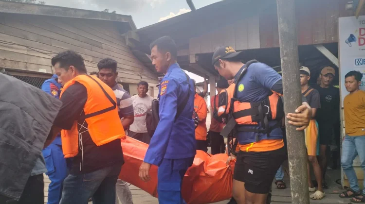 Tim SAR Temukan Satu Korban Kapal Pompong Tenggelam di Sungai Apit