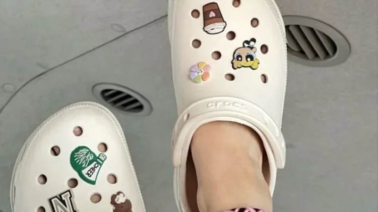 Sepatu Crocs Menjelma Menjadi Bagian dari Gaya Hidup Modern