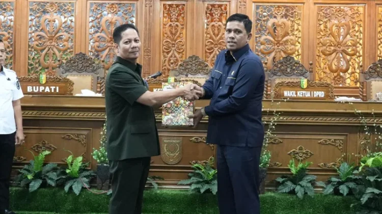 Plt Bupati Kuansing Muklisin Sampaikan Ranperda Pertanggungjawaban APBD 2025