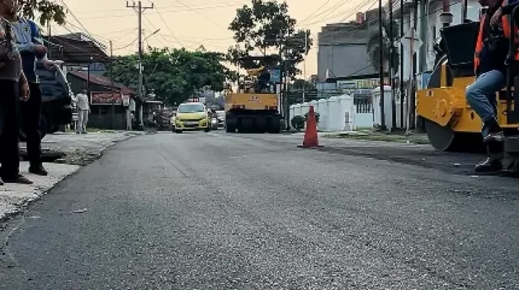 Drainase Ambles Bikin Badan Jalan Terkikis, PUPR Pekanbaru Turun Perbaiki