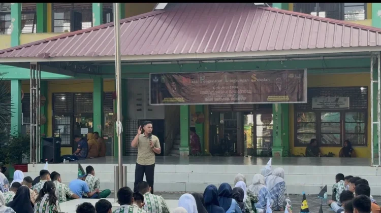 Satgaswil Riau Bekali 450 Siswa SMAN 14 Pekanbaru Tangkal IRET