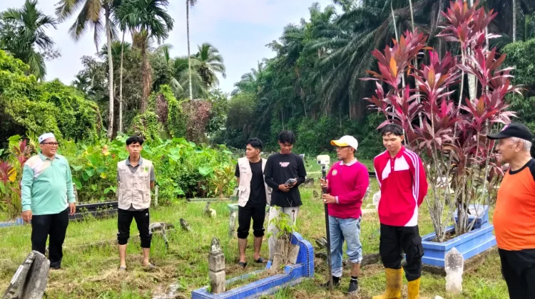 Mahasiswa KKN UNISI Bantu Pendataan Tanah Wakaf
