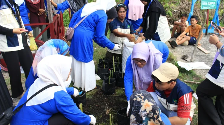 Kukerta UNRI Tanam TOGA Bersama PKK Desa Sialang Pasung